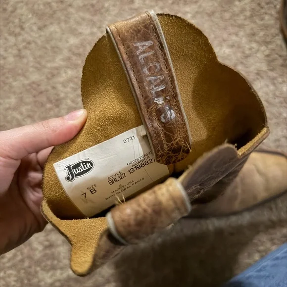 Justin Boots Distressed Brown Cowboy Boots - Picture 5 of 6